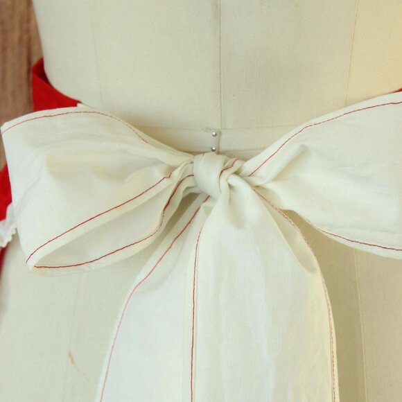 Vintage 1960s Apron With Pocket, Red and White Country Print Cotton Half Apron, - Picture 8 of 10